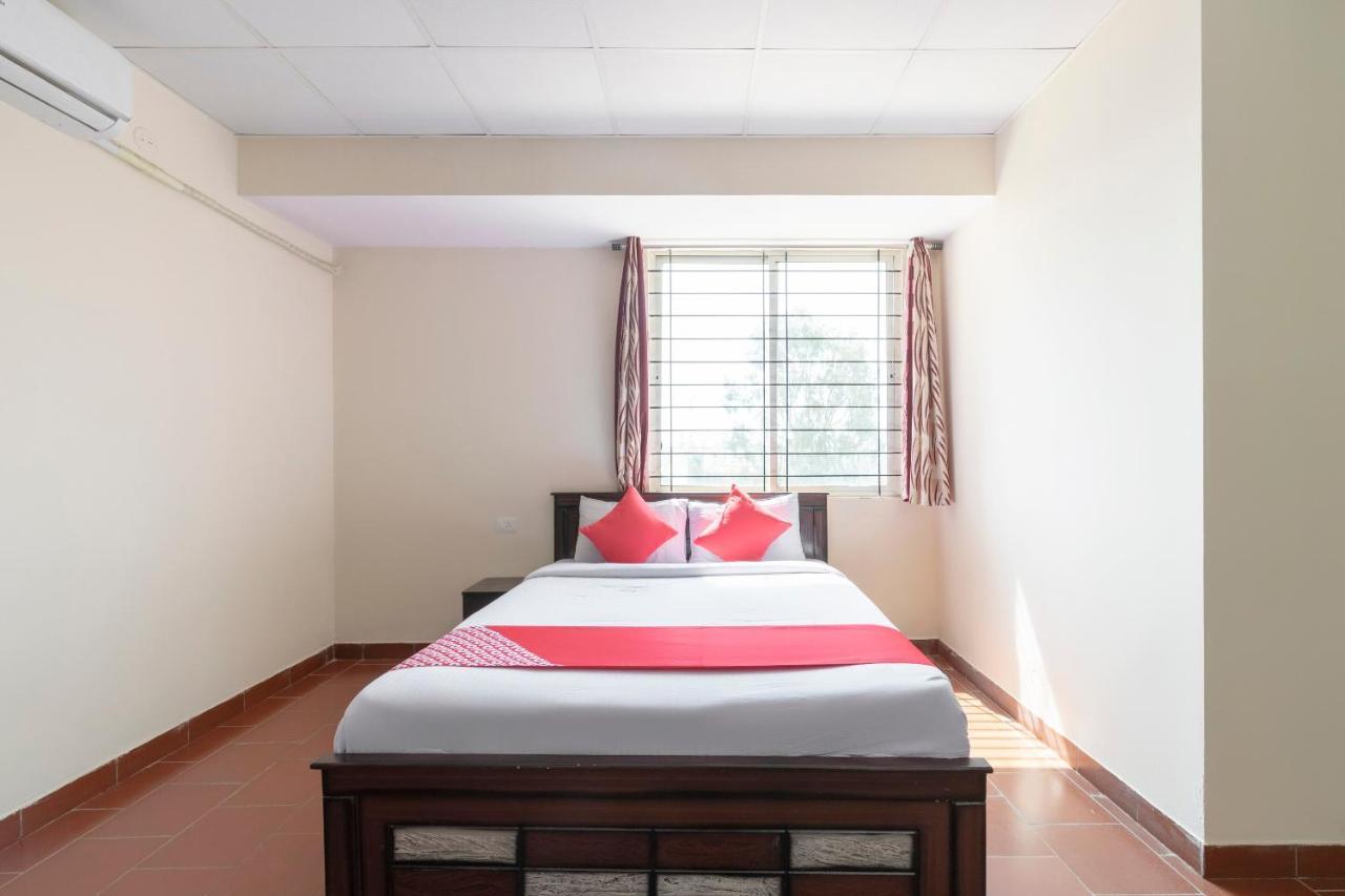 Oyo 49073 Whitefield Comforts Hotel Bangalore Exterior foto