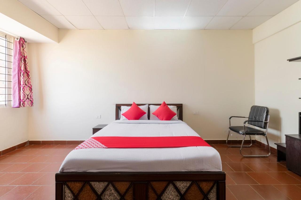 Oyo 49073 Whitefield Comforts Hotel Bangalore Exterior foto