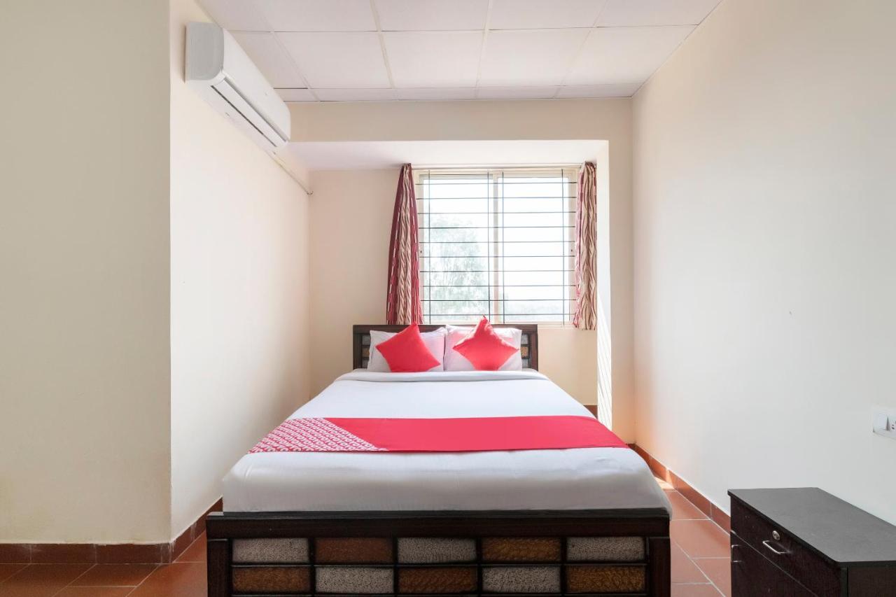 Oyo 49073 Whitefield Comforts Hotel Bangalore Exterior foto
