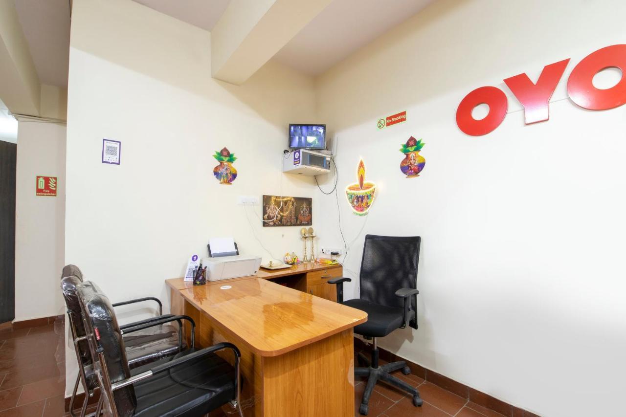 Oyo 49073 Whitefield Comforts Hotel Bangalore Exterior foto