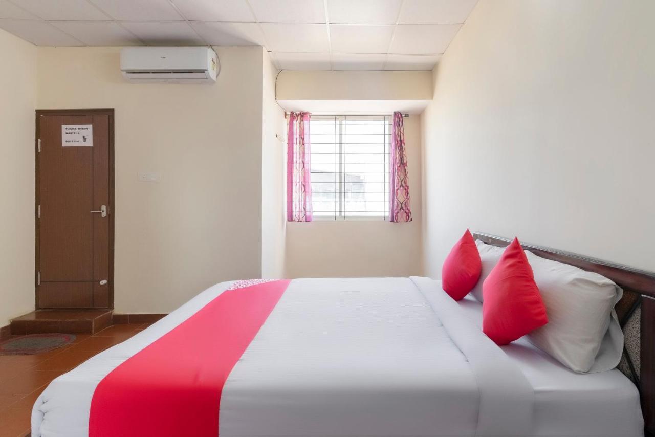 Oyo 49073 Whitefield Comforts Hotel Bangalore Exterior foto