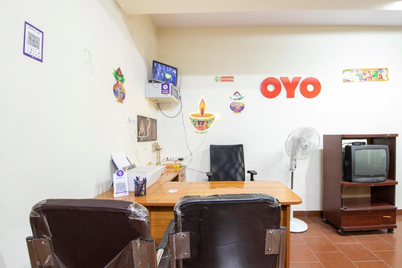 Oyo 49073 Whitefield Comforts Hotel Bangalore Exterior foto